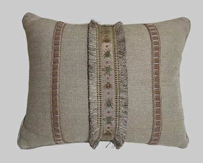 Cushion Baker & Gray ribbon.