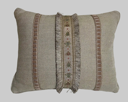 Cushion Baker & Gray ribbon.