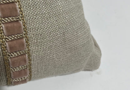Cushion Baker & Gray ribbon.