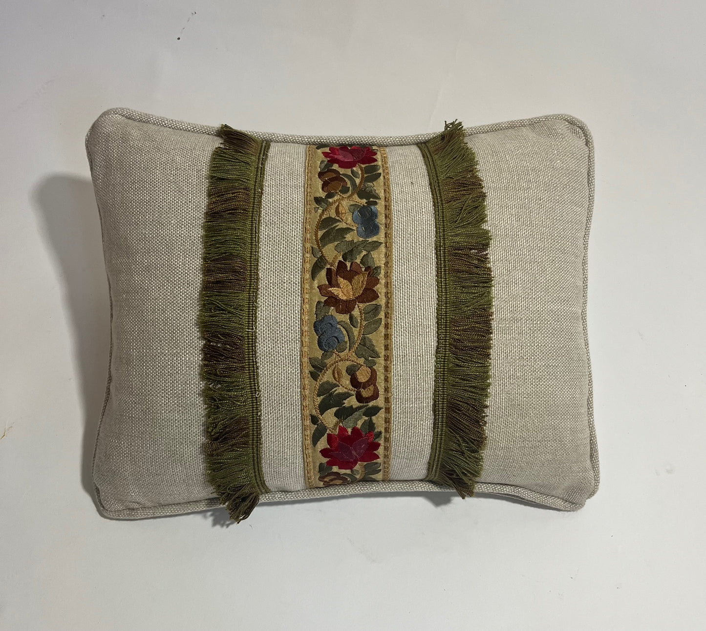 Cushion embroidered central panel